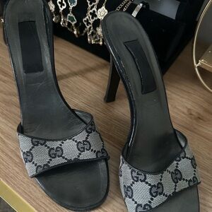 Gucci Women's Black and Cream Heels